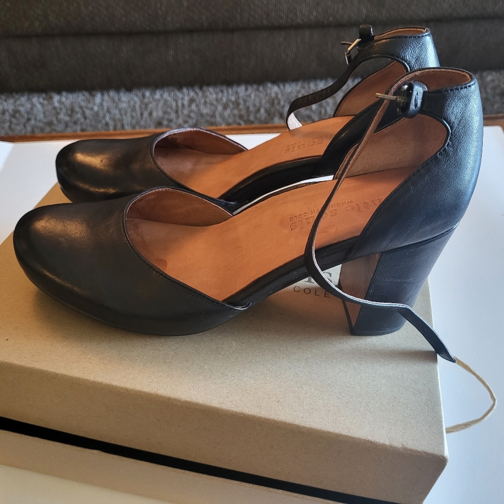 Gentle Souls by Kenneth Cole Sz 10